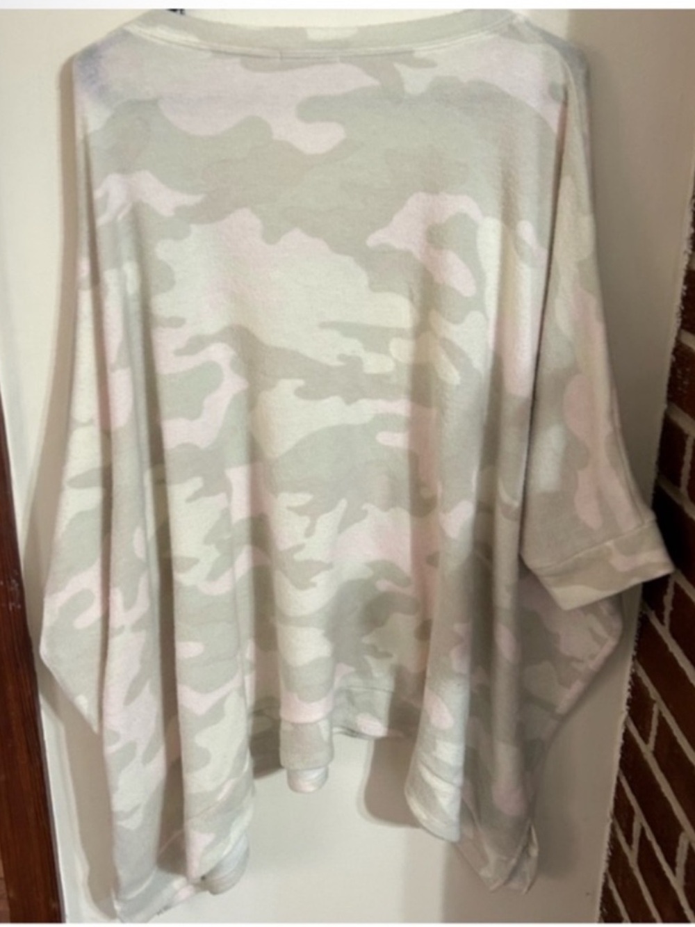 NWOT Maurices Size Large XL
Light Cream & Pastel Green Camo
Knit Top
